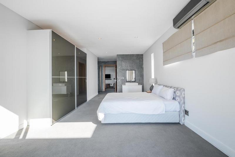 7 Bedroom Property for Sale in Bantry Bay Western Cape